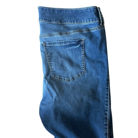 TORRID #FeelTheFit Crop Jegging Super Soft distressed stretch size 22 - Picture 6 of 7